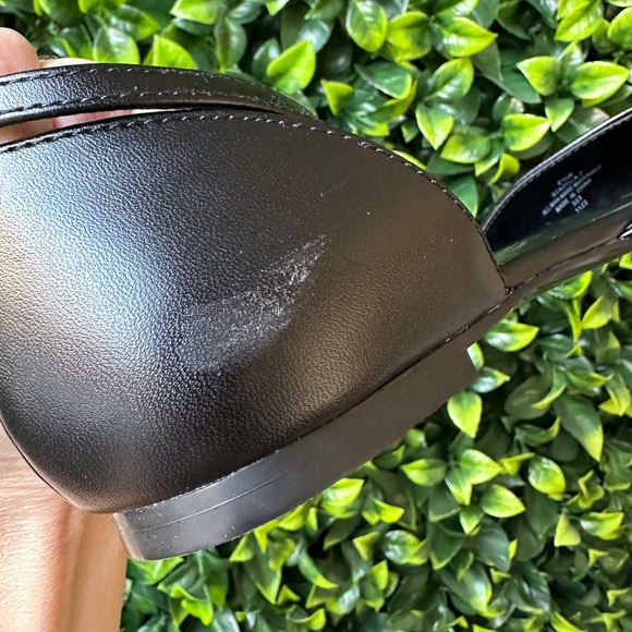 Calvin Klein Flats NWOT - Picture 3 of 8